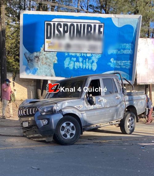 Un picop del Ministerio de Desarrollo Social se vio involucrado en el percance vial. (Foto: Knal 4 Quiché)