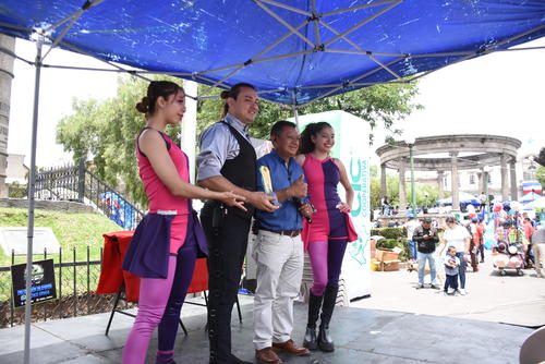 Se reconoció el trabajo del mago Giancarlo tras el show. (Foto: Erick Colop)