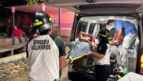 La pareja fue llevada de emergencia a un centro asistencial, pero uno de ellos falleció. (Foto: Lorena Lorenty/colaboradora)