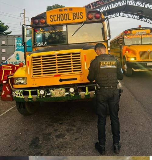 El bus fue decomisado por las autoridades. (Foto: PNC)
