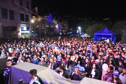 Mas de 3 mil personas llegaron al Parque Central de Xela. (Foto: Erick Colop)