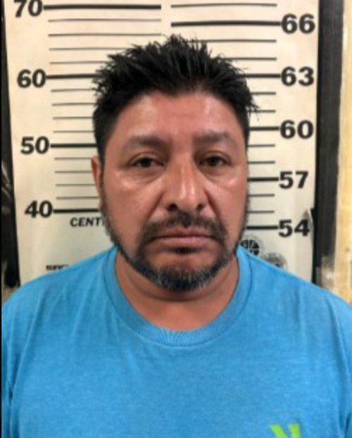 La agencia lo señala de publicar información personal de un agente federal. (Foto: ICE)