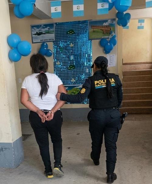 La pareja habría amenazado de muerte a ciudadano durante celebración de independencia. (Foto: PNC)