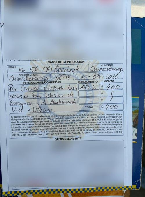 El conductor recibió una multa de Q400. (Foto: PNC Tránsito)