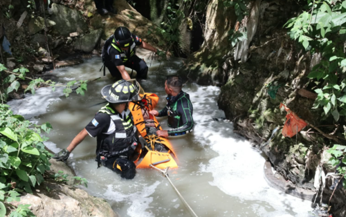 El hombre habría bajado por el barranco a rescatar un balón y terminó sin vida. (Foto: CVB)