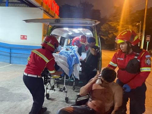 Las víctimas fueron trasladadas al Hospital Roosevelt. (Foto: CBM)