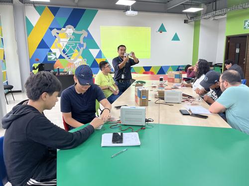 Estudiantes participan en una de las capacitaciones que ofrece MuniTec en la ciudad. (Foto: Sandra Sebastián)