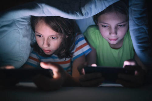 A parte de las redes sociales, los juegos en línea también entrarían en la prohibición. (Foto ilustrativa: iStock)