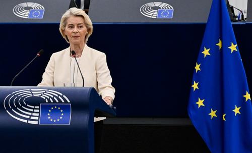 La presidenta de la Comisión Europea, Ursula von der Leyen, presentó las propuestas para proteger a los menores de edad. (Foto: AFP)