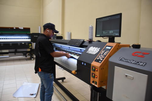 Actualmente, Estilo Digital genera empleo para seis colaboradores que integran su equipo de trabajo. (Foto: Erick Colop)
