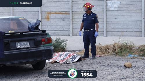 Investigadores de la PNC acordonaron el área para recabar indicios que ayuden a esclarecer el crimen. (Foto: Asonbomd)