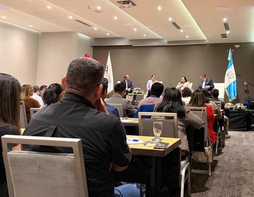 La Asociación Guatemalteca de Profesionales de Gestión Humana respalda que la normativa avance inicialmente para el sector privado. (Foto: Soy502)