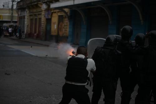 Ministerio de Gobernación, Policía Nacional Civil, PNC, Guatecompras, medios disuasivos, gas lacrimógeno, Tactical Group, protestas, 03