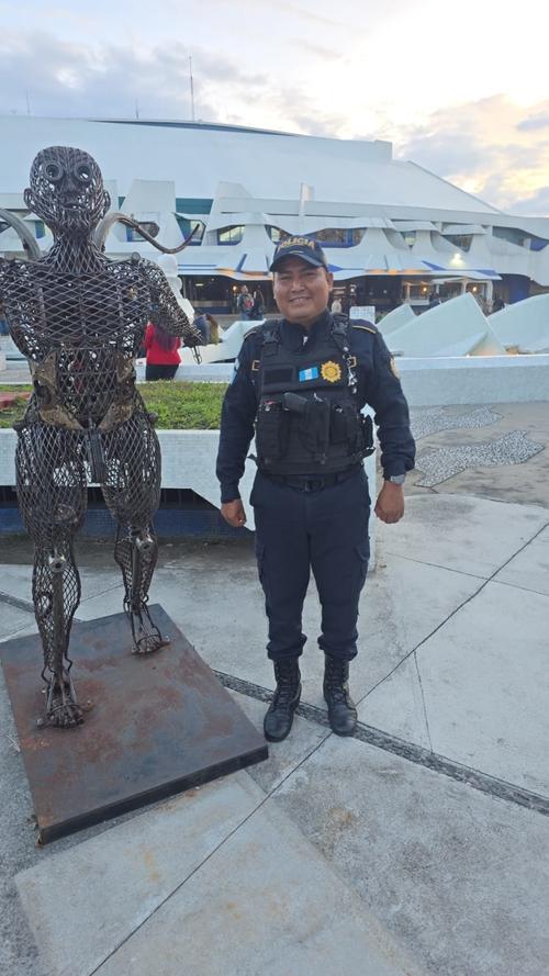 El policía fallecido fue identificado como: Juan Emanuel López Coro, de 32 años. (Foto vía: Surama Rodas/Colaboradora)