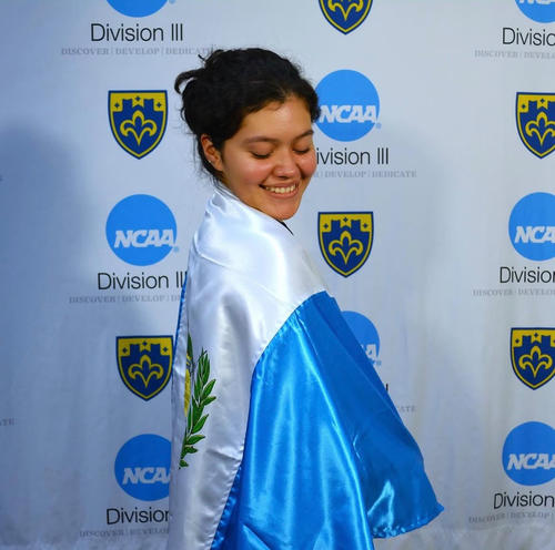 La tenista mazateca cursa su segundo año universitario gracias a una beca deportiva. (Foto: Melvin Popá)