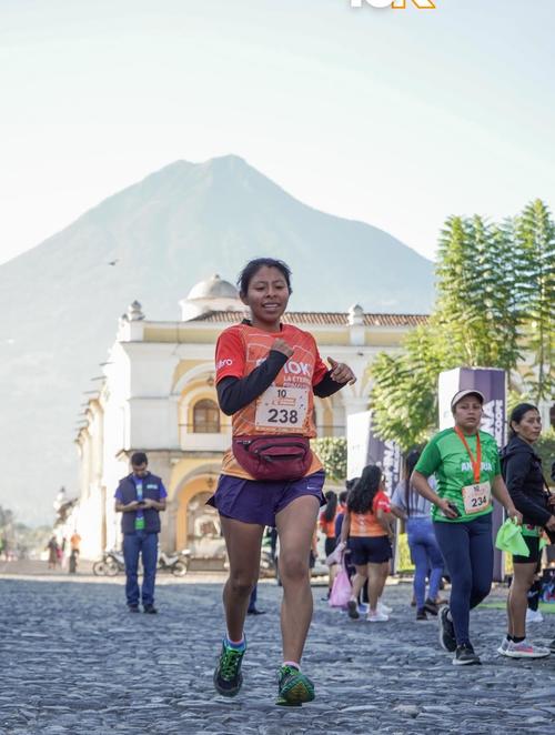 Se recomienda usar calzado apropiado con doble soporte por las piedras. (Foto: Miguel López)