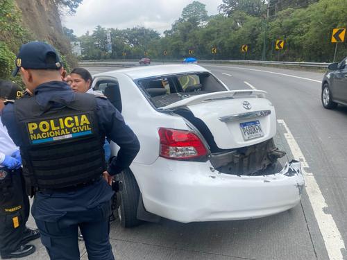 Los tripulantes del vehículo sufrieron lesiones leves que fueron atendidas en el lugar por Bomberos Voluntarios. (Foto: CVB)