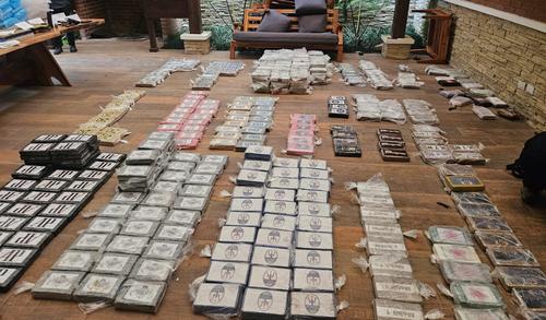 Las diligencias de allanamiento continúan en desarrollo. (Foto: PNC)