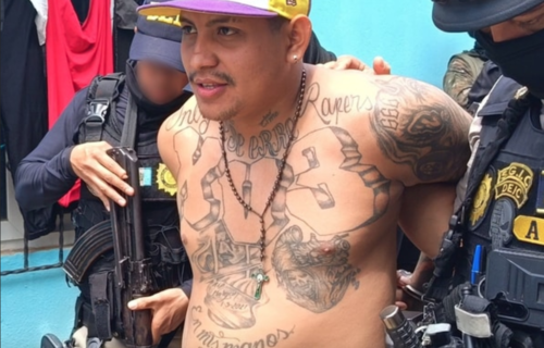 El hombre fue capturado durante un allanamiento en zona 18. (Foto: PNC)