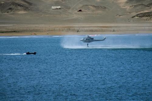 Los militares practican técnicas de desembarco desde el mar. (Foto: Ejercito de Guatemala)