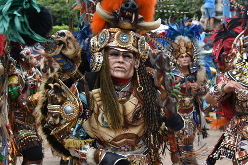 Se presentan con grupos musicales y bailan todos los ritmos. (Foto: Rudy López)