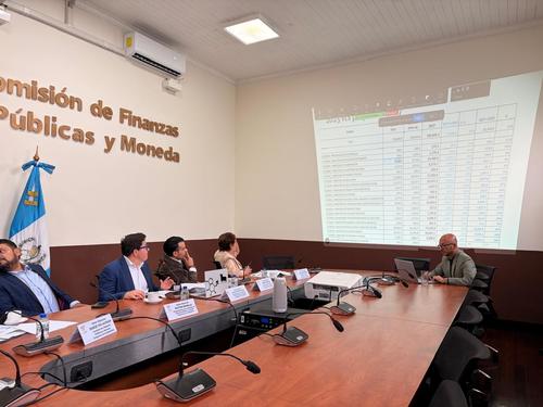 El presidente de la comisión, diputado, Julio Héctor Estrada señaló que más de una cuarta parte del presupuesto sería financiada con deuda. (Foto: Soy502)