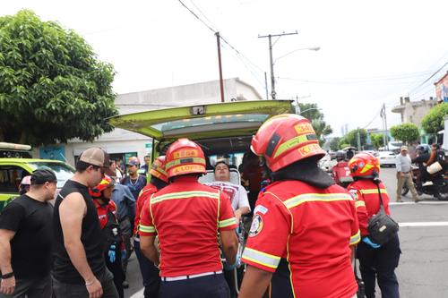 La víctima fue trasladada de emergencia al Hospital Roosevelt. (Foto: CBM)