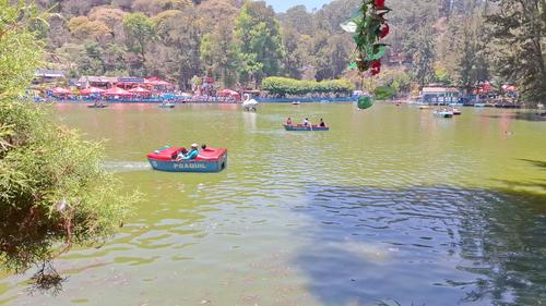 La laguna artificial invita a pasear por sus tranquilas aguas. (Foto: Roberto Ruiz)