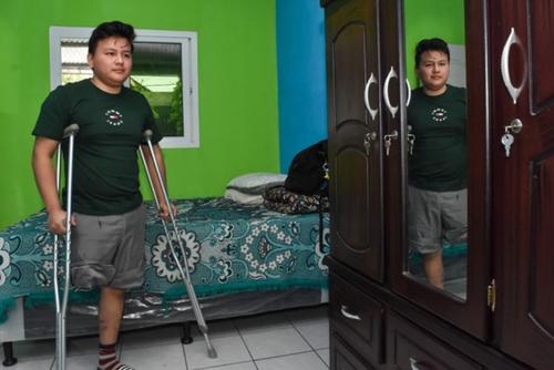 El motorista Larkin Morales embestido en tres ocasiones por un automovilsta el pasado 25 de septiembre de 2025 en la zona 9 le fue amputada la pierna derecha. (Foto: Archivo/Soy502)