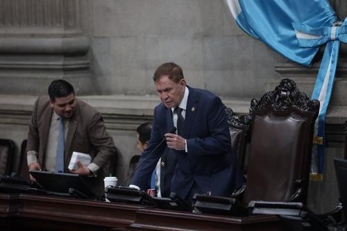 El presidente del Congreso afirma que los trabajadores 022 pueden optar a plazas 011 si cumplen los requisitos. (Foto: ArchivoSoy502)