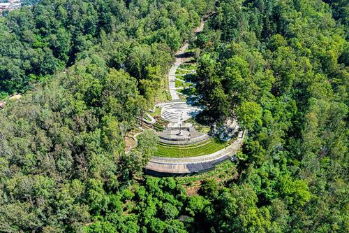 El cerro de la Cruz, pulmón verde de Antigua Guatemala, recibe su nombre por la cruz que custodia la Ciudad Colonial. (Foto: Diego Andrés Martínez)