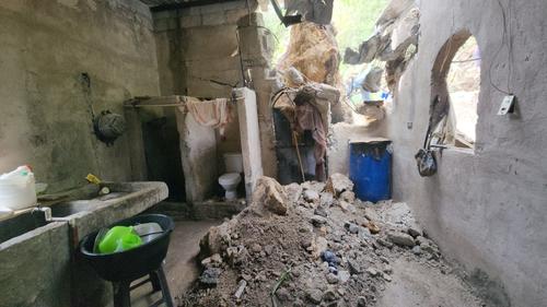 Severos daños sufrió la vivienda ubicada en la colonia El Milagro, zona 6 de Mixco. (Foto: Jorge Senté/Colaborador)