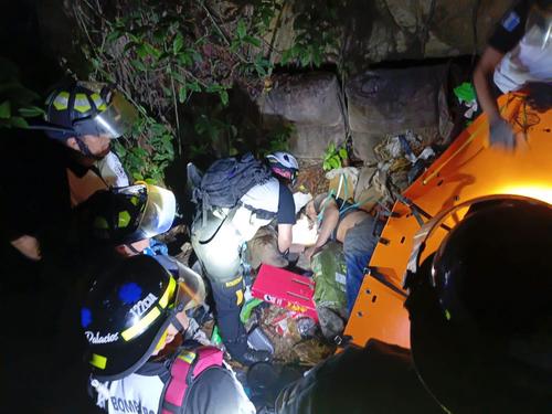 (Foto vía: Bomberos Voluntarios)
