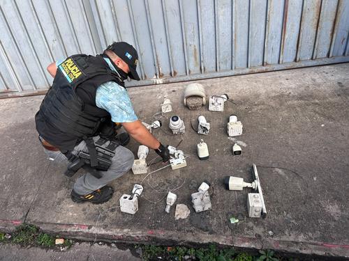 Cámaras retiradas de Villa Canales este domingo 27 de septiembre. (Foto: PNC)