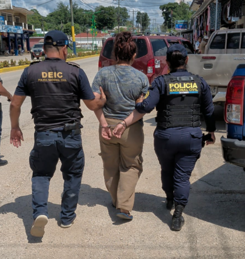 La mujer fue capturada mientras la DEIC realiza las diligencias de investigación. (Foto: PNC)