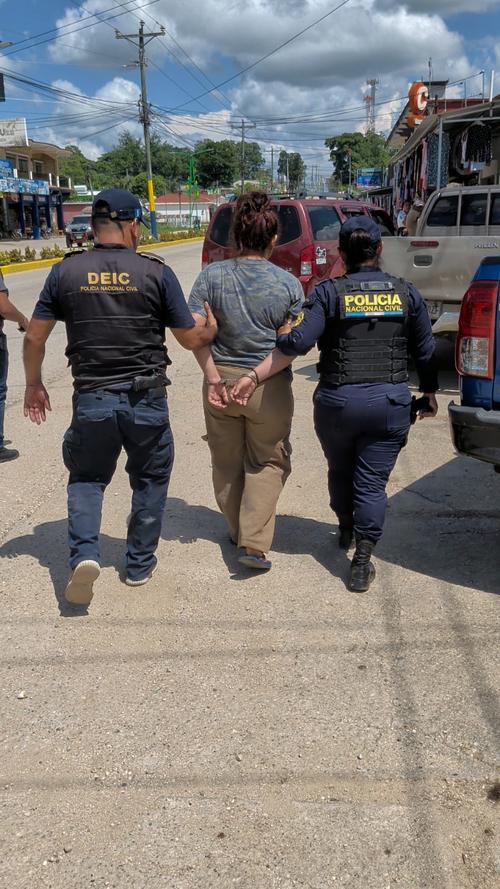 La mujer deberá responder a la justicia tras ser señalada como responsable del ataque armado. (Foto: PNC)