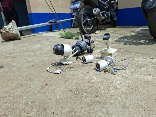 Un total de cinco cámaras de vigilancia fueron retiradas este lunes. (Foto: PNC)