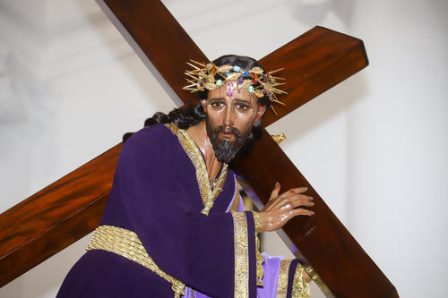 Una de las joyas más preciadas de Jesús del Consuelo es su corona de espinas llamada Rosa de Francia. (Foto: Oscar Rivas)