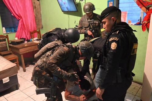 El detenido fue identificado como Fernando “N”, de 35 años, alias “Lagrimita”. (Foto: PNC)