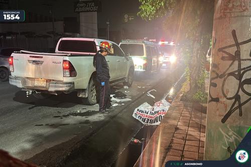 La víctima quedó en una cuneta tras ser atacado en el interior del vehículo. (Foto: Asonbomd)