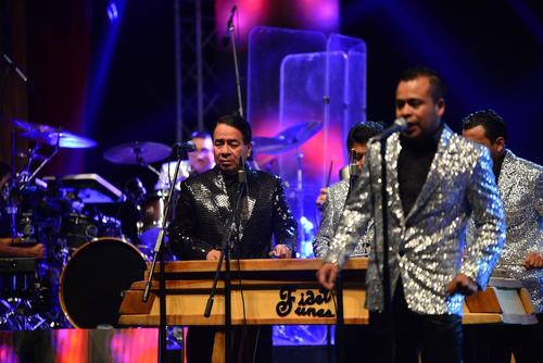 "Fidel Funes y su Marimba Orquesta" celebrando sus 34 aniversario junto a la Orquesta Sinfónica de Guatemala en el Centro Cultural Miguel Ángel Asturias. (Foto: Wilder López/Soy502)