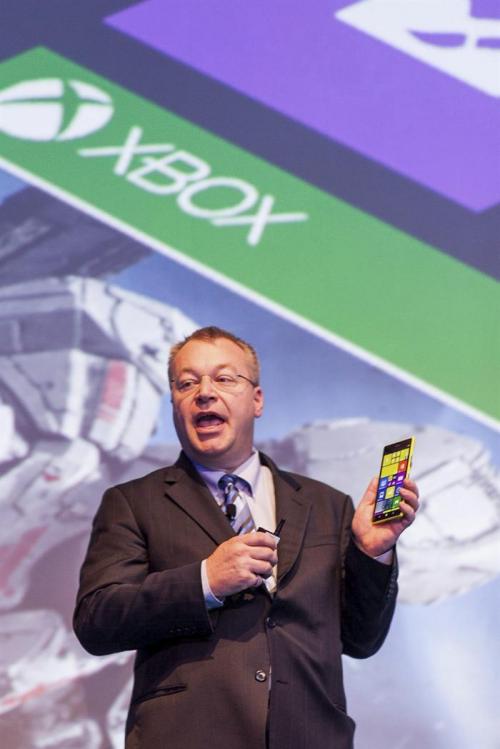 Stephen Elop, Vicepresidente Ejecutivo de Dispositivos y Servicios de Nokia, presentó ayer el nuevo teléfono inteligente en Abu Dabi. (EFE/Nokia)