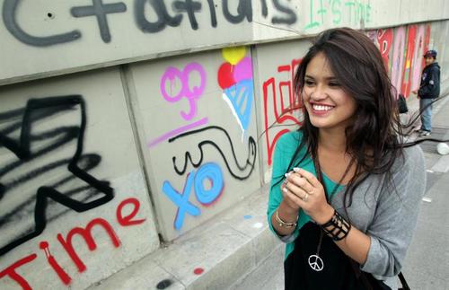 Las beliebers colombianas no quieren que quiten los grafitis de Justin Bieber. (EFE)