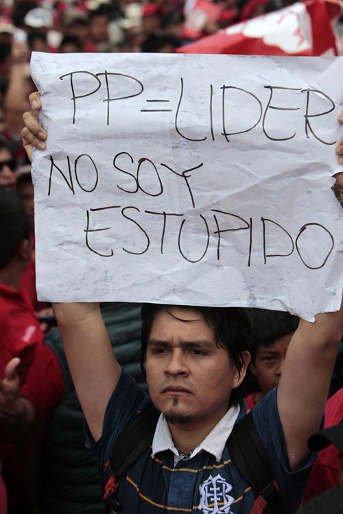 El seminarista Fausto Rosales volvió a manifestar en contra de un partido político. (Foto: Esteban Biba/EFE)