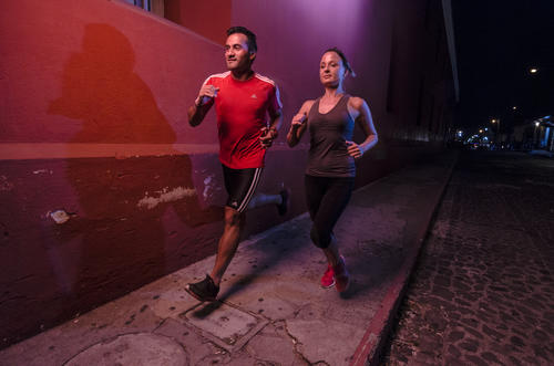 Ariana y "Nelo" ya entrenan en las calles de Antigua Guatemala para su gran reto