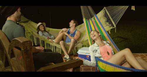 Ale Mendoza te reta a disfrutar el verano. (Foto: Ale Mendoza oficial)