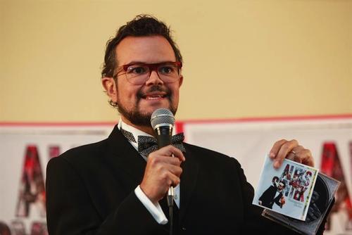 Aleks Syntek camparte con músicos amigos en este disco. (Foto: EFE)