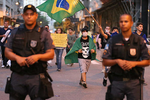 Varios grupos de protestantes en Brasil han amenazado con boicotear los partidos mundialistas, exigiendo mejoras en la calidad de vida de los ciudadanos de dicho país sudamericano.