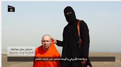 El Estado Islámico amenaza con matar a otro periodista que tienen secuestrado y a quien identificaron como Steven Joel Sotloff. (Foto: Daily Mail)