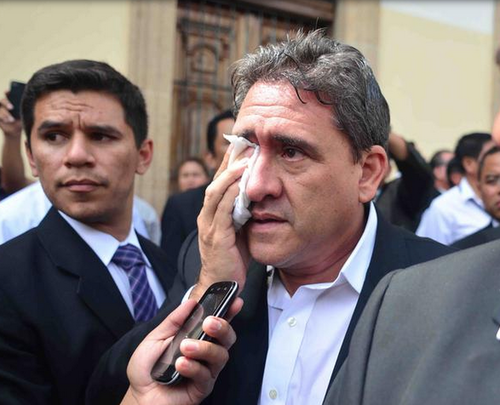 Alejos fue agredido cuando intentaba ingresar al Congreso este martes 21 de octubre.
